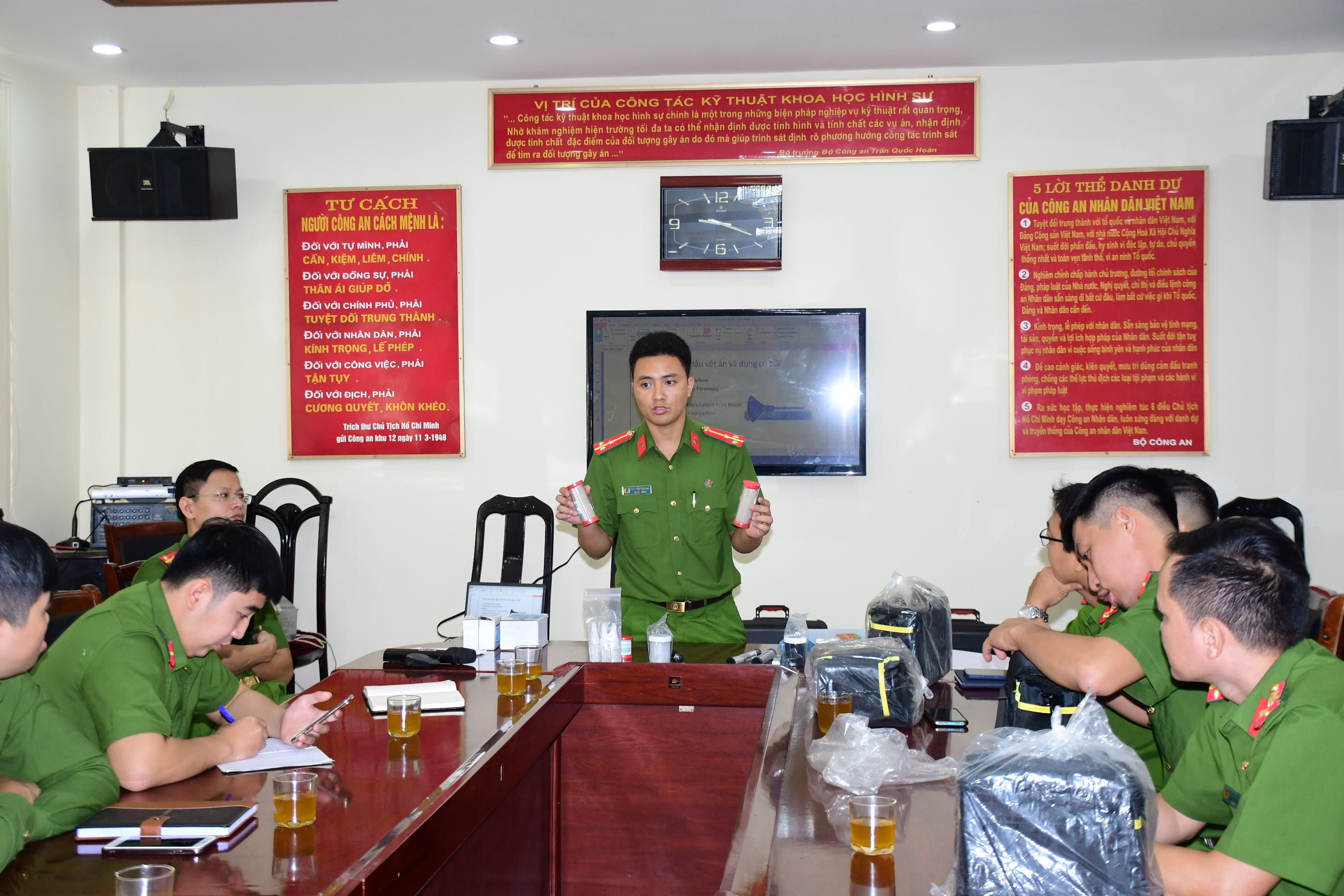 Phòng Kỹ thuật hình sự - CATP: Nâng cao chất lượng giám định kỹ thuật số - điện tử